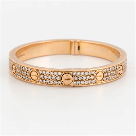 cartier love bangle full diamond.